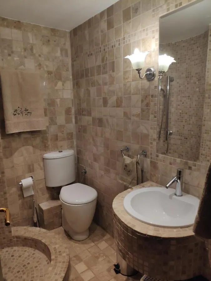 Appartamento British Wood 'N Stone House Salonicco